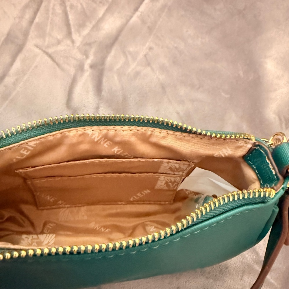 NWT Anne Klein Mini Teal/Green Crossbody with Gold Chain Detail - Picture 7 of 9